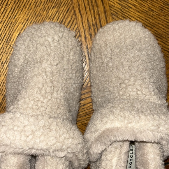 Aerosoles Sherpa Slippers, Size: Small (5-6) - Picture 6 of 7